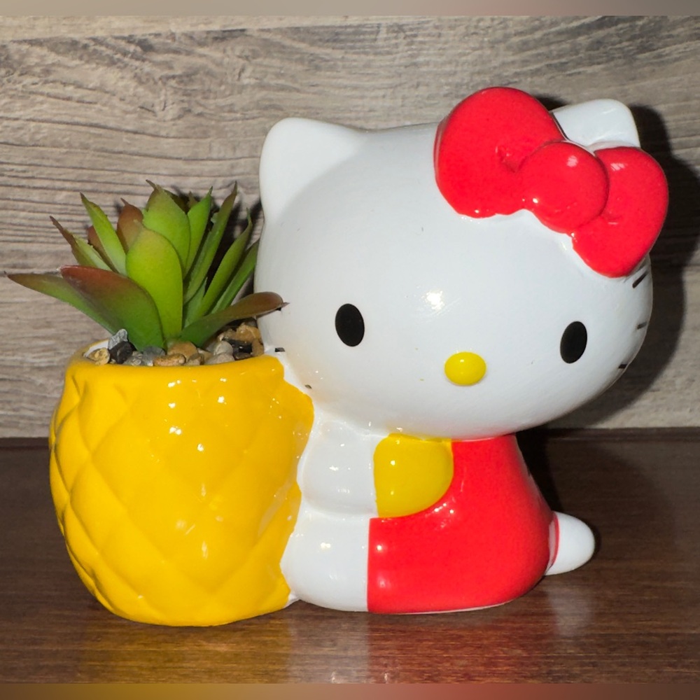 Super Cute 🥰 Hello Kitty 6 inch Ceramic Artificial Succulent Terrarium Planter